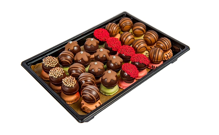 Десерты : Ассорти конфет ручной работы (манго-маракуйя, малина, личи) 18 шт.