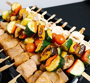 Готовый "Офисный фуршет" на 15 персон с горячими закусками и десертами