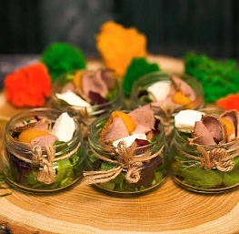 Салат с уткой и сыром "Фета"