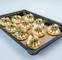 Крекеры с куриным паштетом