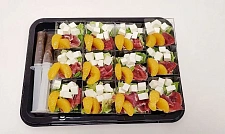 Салат с уткой и сыром "Фета" с доставкой на ваше мероприятие (превью)