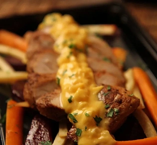 Филе цыпленка, запеченное с сыром и луком