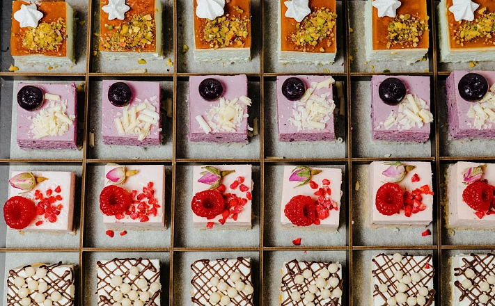 Десерты : Сет десертов «Белые ночи» за 4 390  руб.