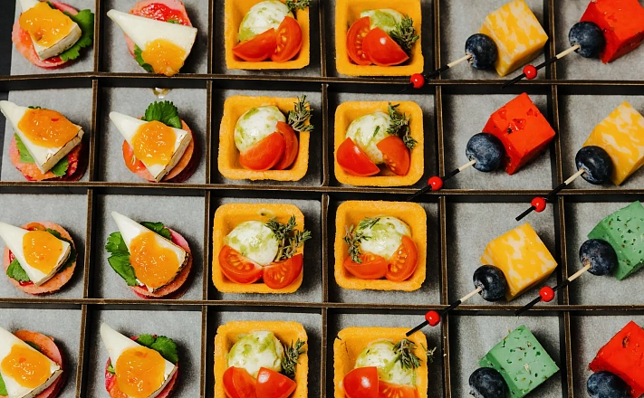 Набор для фуршета с сырными мини закусками с доставкой в офис и на дом