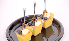 Шот с суфле из манго со свежими ягодами с доставкой на ваше мероприятие (превью)
