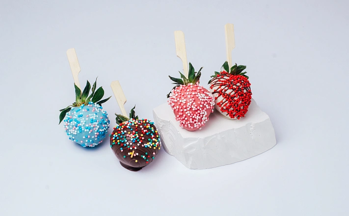 Десерты : Набор из свежей клубники в глазури за 5 750  руб.