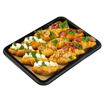 Трио круассанов с артишоками и моцареллой, тунцом и соусом "Спайс", с битыми огурцами и ломтиками говядины (12 шт.)