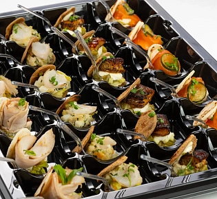 Ассорти птифур 24 штуки (с лососем, угрем, цыпленком и судаком)