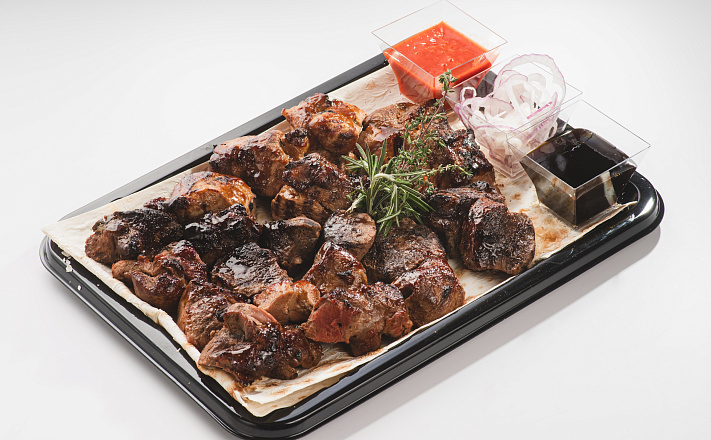 Блюда на углях : Ассорти шашлыков из мяса за 7 689  руб.
