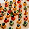Лесная голубика на разноцветных кубиках сыра