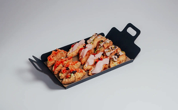 Мини-бургеры и круассаны : Трио круассанов «Анри Матисс»