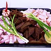 Домашнее сало двух видов с бородинскими тостами и горчицей