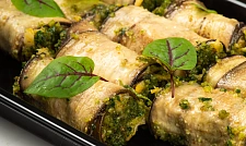 Каннеллони из баклажана с сыром, орехами и пряным кунжутом с доставкой на ваше мероприятие (превью)