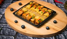 Канапе с куриным филе и ананасом фламбе с доставкой в офис и на дом (превью)