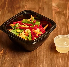Салат витаминный с болгарским перцем и кукурузой
