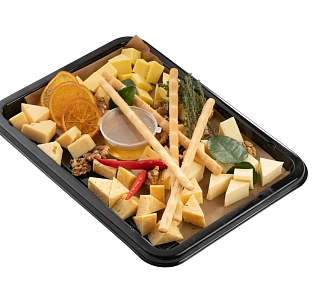 Сырное ассорти (ассорти из сыров: полутвердый, мраморный, тильзитер. С добавлением меда, ореха грецкого и соломка Гриссини)