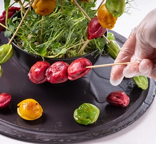 Трио пельмешек для малышей с мясом  ( в шпинатном, морковном, свекольном соке)