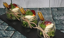 Салат из печеной свеклы с сыром "Фета" и ореховым соусом