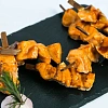 Мини-шашлычок из лосося под соусом Унаги