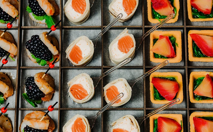 Фуршетный набор канапе и мини закусок "Лагуна" с доставкой на ваше мероприятие