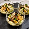 Мини-салат с морепродуктами с пюре из сельдерея