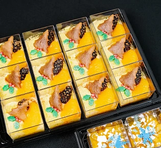 Готовый "Офисный фуршет" на 15 персон с горячими закусками и десертами