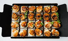 Канапе и веррины : Фуршетное ассорти мини - профитролей за 3 990  руб. (превью)