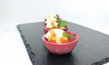 Свекольный татен с печеной тыквой, кедровыми орешками и козьим сыром