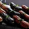 Эклеры с куриным филе и томатами черри