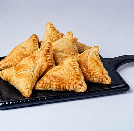 Пирожки с курицей из французского теста