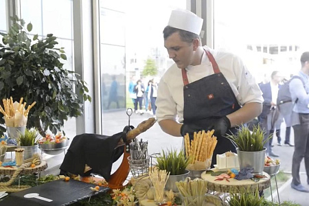 Хамон станция для Ваших мероприятий. Выездной ресторан готов к работе даже в поле.