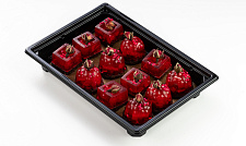 Клубничное желе с ягодами клубники на шоколадном бисквите с доставкой на ваше мероприятие (превью)