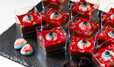 Десерт "Кровавый глаз" с шоколадным муссом с доставкой на ваше мероприятие (превью)